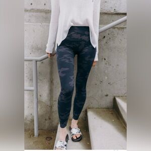 NWT womens Spanx Look At Me Now Black Camo Legging size medium stretchy